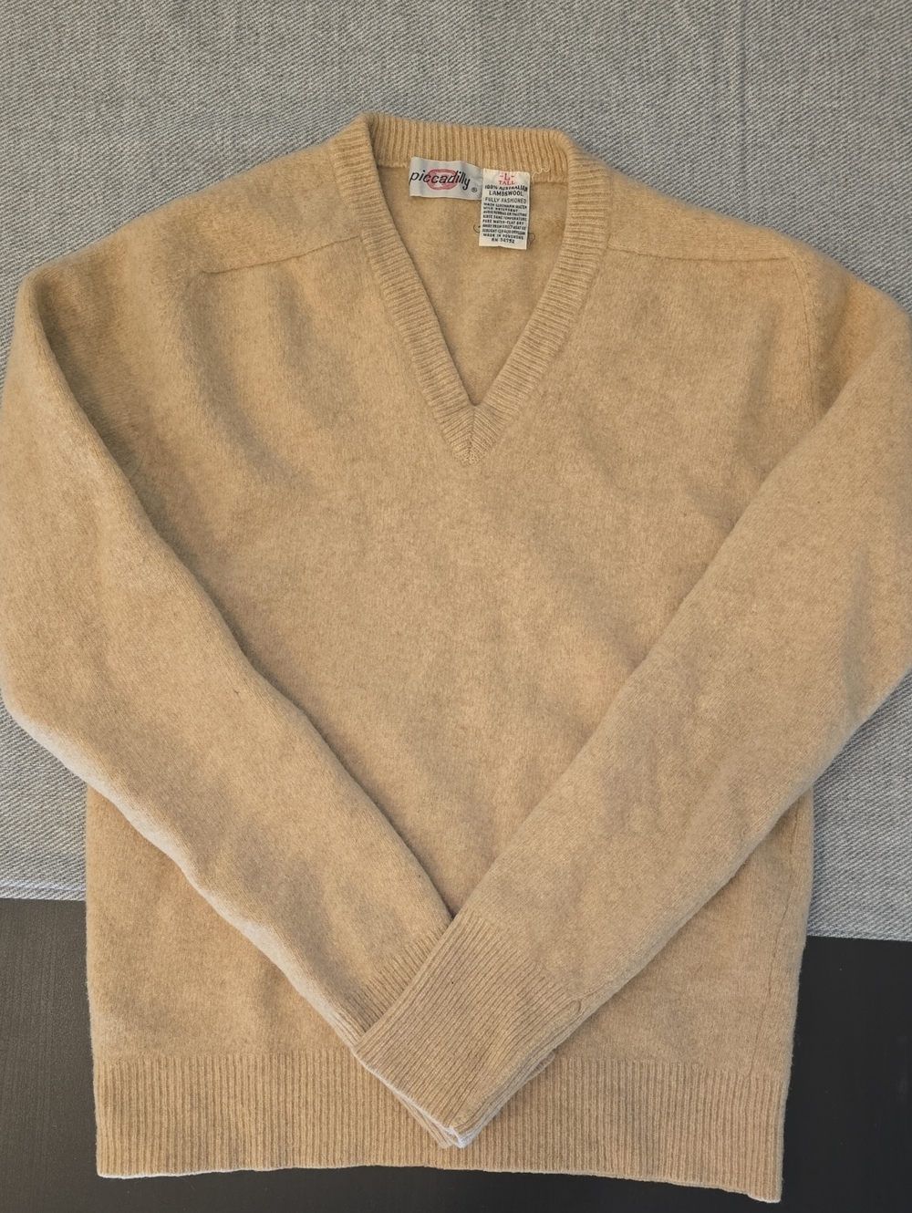 Vintage Piccadilly Tan Lambswool V-Neck Sweater Size Large Tall